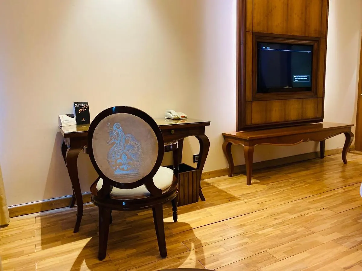 Seven Seas Hotel デリー