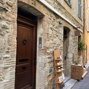https://appartements-climatiss-vieil-antibes.fr-provencehotel.com