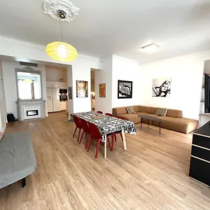 https://large-haussmanian-appartment-in-the-heart-of-nice.fr-provencehotel.com